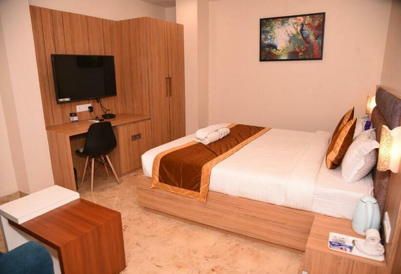 فندق Ekta International !! 300 Mts From Baba Baidyanath Dham Temple !!