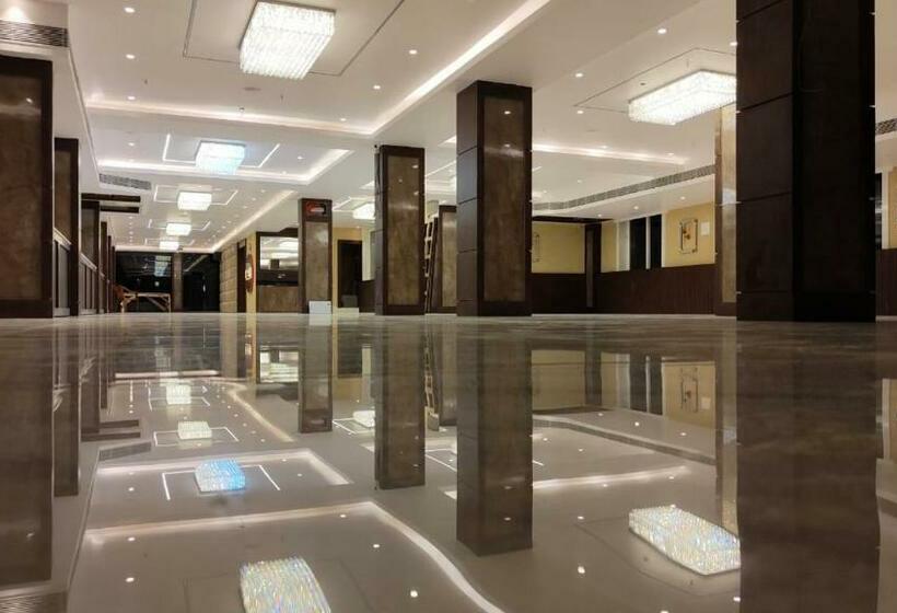 فندق Ekta International !! 300 Mts From Baba Baidyanath Dham Temple !!