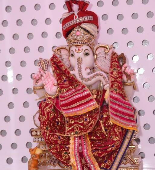 فندق Ekta International !! 300 Mts From Baba Baidyanath Dham Temple !!