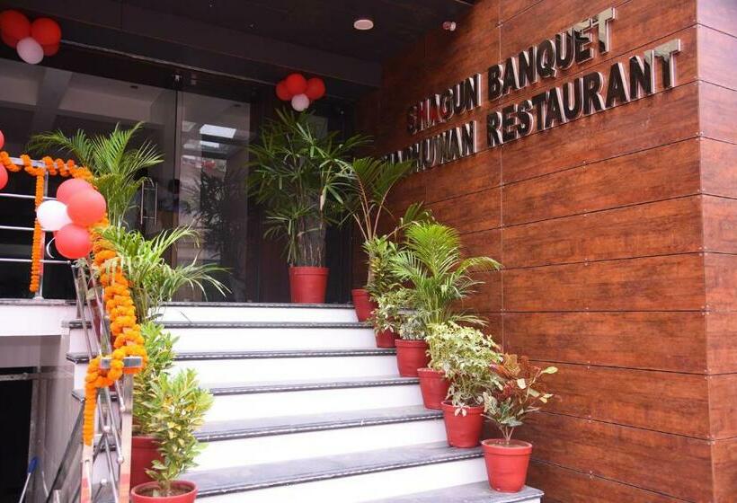 فندق Ekta International !! 300 Mts From Baba Baidyanath Dham Temple !!