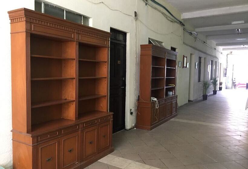 فندق Hostal Casa Del Abogado