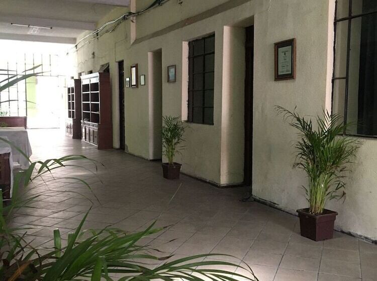 فندق Hostal Casa Del Abogado