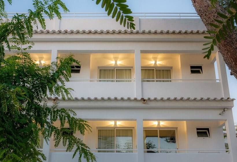 ホテル Iroco Hostal