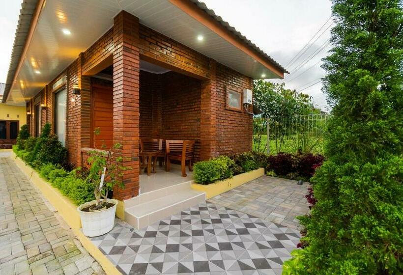 فندق Reddoorz @ Aldos Villa Silangit