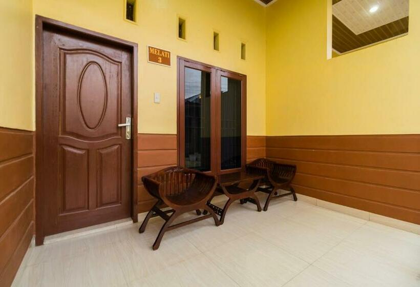 فندق Reddoorz @ Aldos Villa Silangit