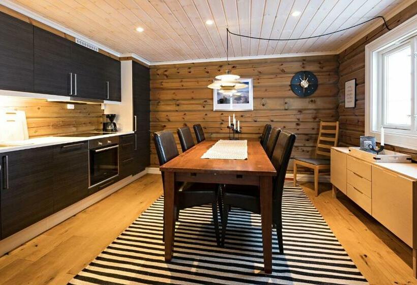 Lake View Apartment 4 Bedrooms And 2 Bathrooms