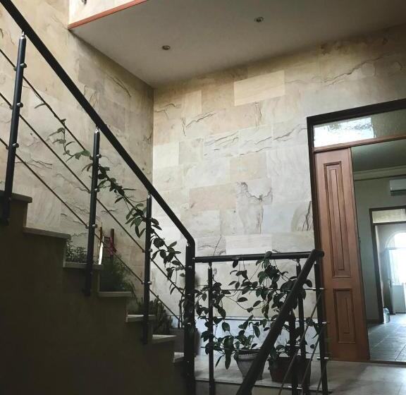 پانسیون Najaryan’s Family Guest House