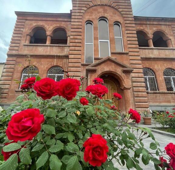 Пансион Najaryan’s Family Guest House