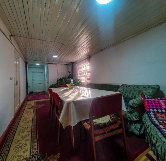 پانسیون Nomad Guest House