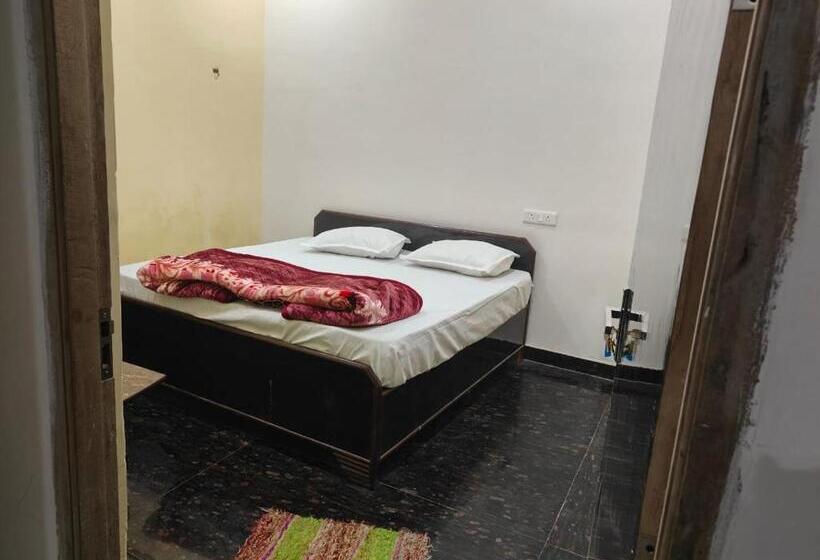 Пансион Sky Inn Paying Guest House