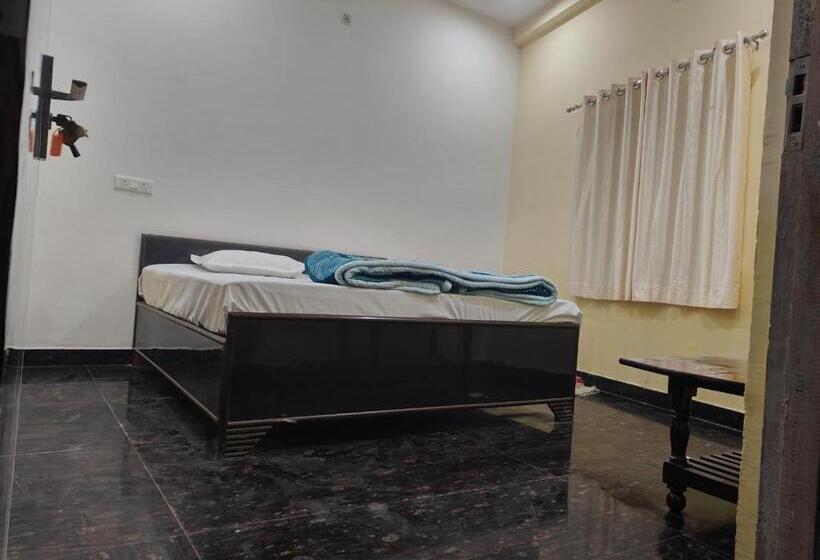 Пансион Sky Inn Paying Guest House