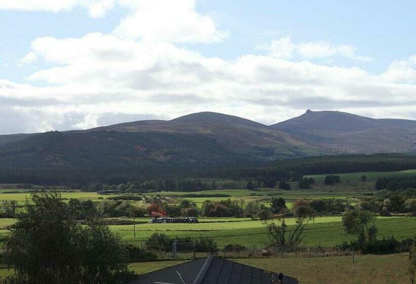 אתר נופש Castlewood Lodges