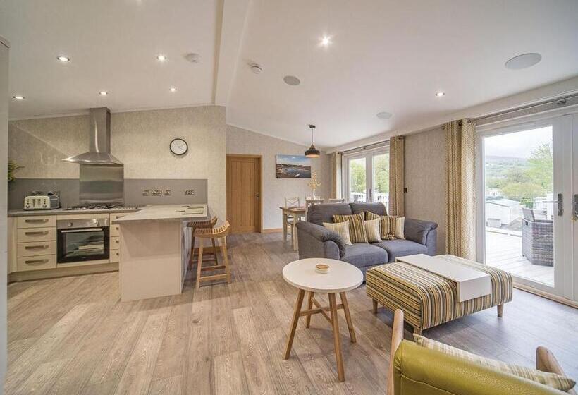 Курорт Llwyngwair Manor Holiday Park