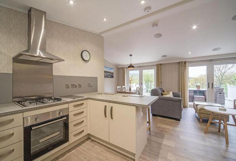 Курорт Llwyngwair Manor Holiday Park