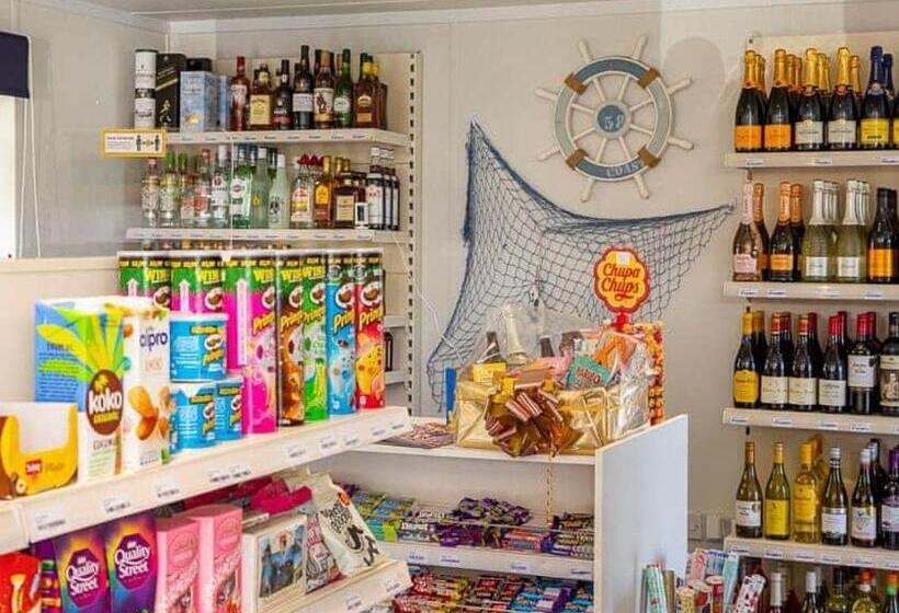 Курорт Otters Mead Boutique Lodges