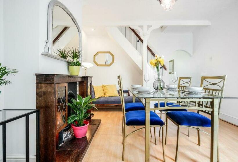 Stylish Tranquil Victorian Semi Garden Central