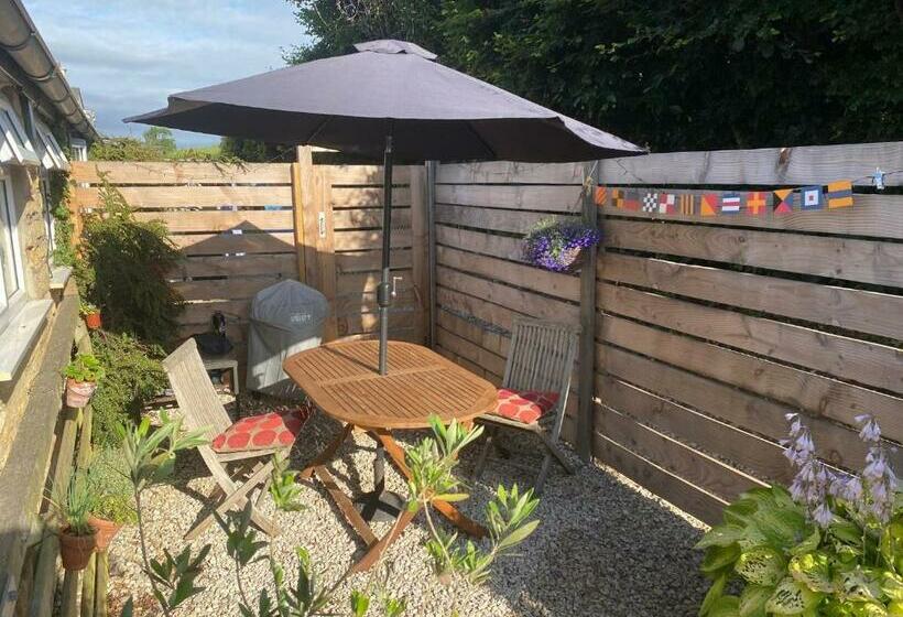 The Cottage At Churchill Farm