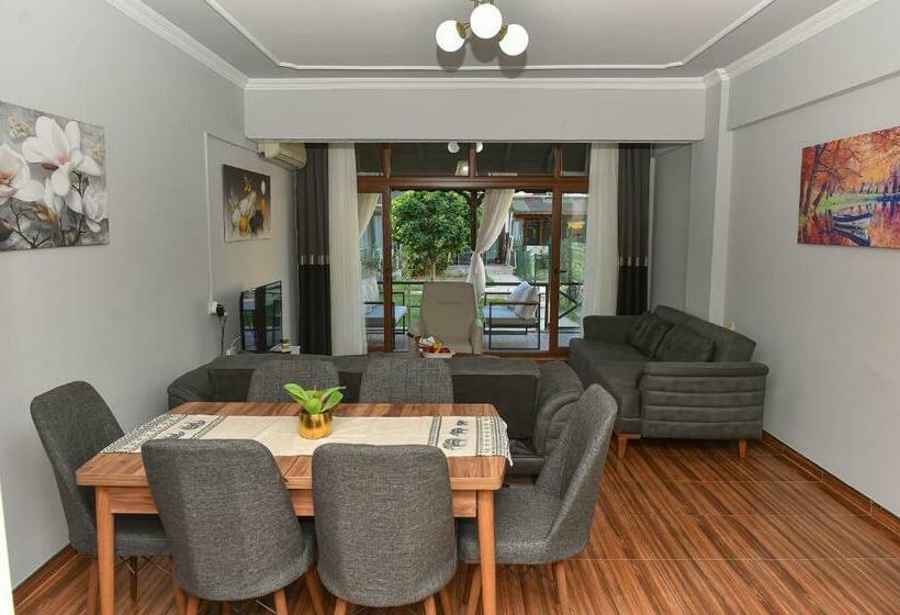 Vi̇lla Alp S Tri̇plex Lagoon Havuz Olanaği Sunan