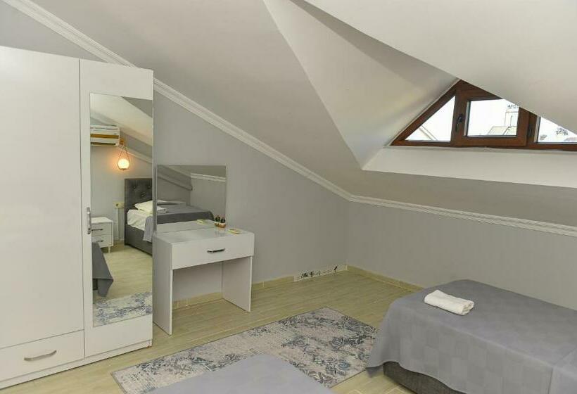 Vi̇lla Alp S Tri̇plex Lagoon Havuz Olanaği Sunan