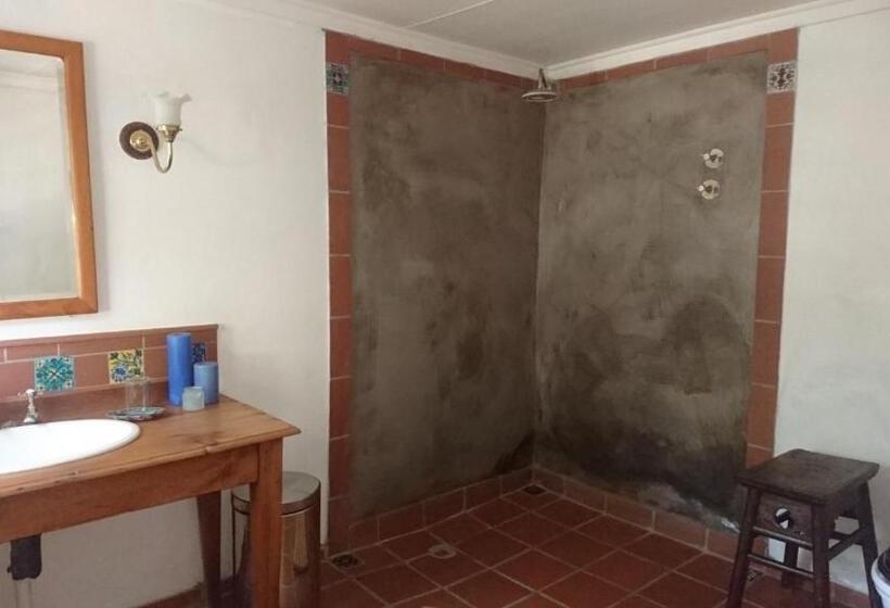 ベッドアンドブレックファースト Black Cottage