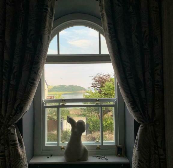 مبيت وإفطار Dylan Thomas Sea View
