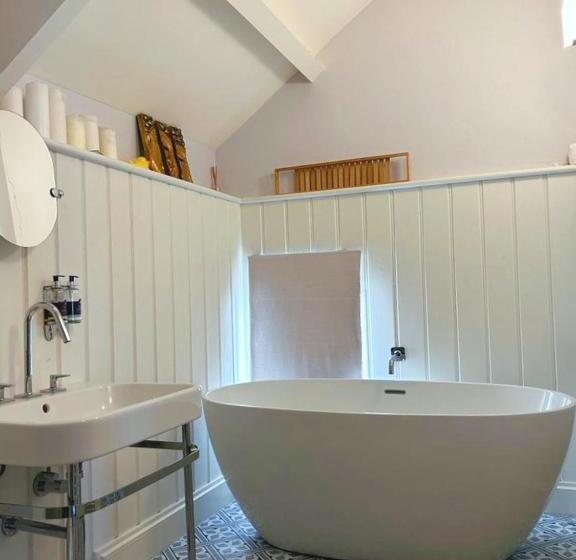 مبيت وإفطار Dylan Thomas Sea View