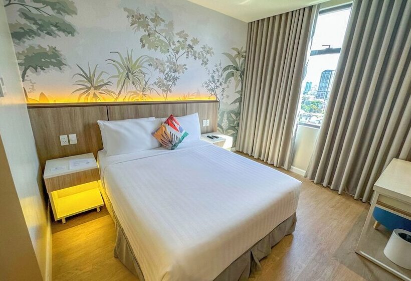 Harolds Evotel Quezon City