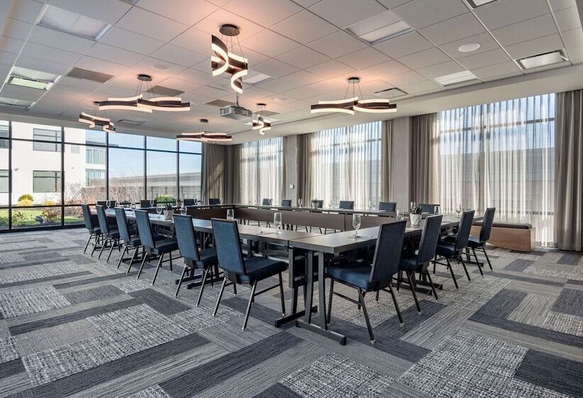 Cambria Hotel Portland Downtown Old Port