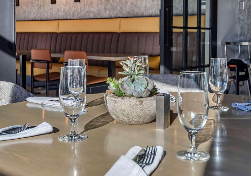 Cambria Hotel Portland Downtown Old Port