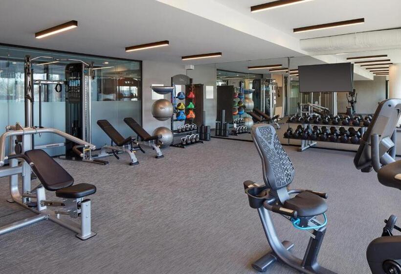 هتل Courtyard By Marriott Montreal Midtown