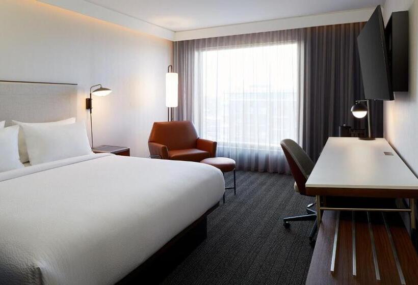 هتل Courtyard By Marriott Montreal Midtown