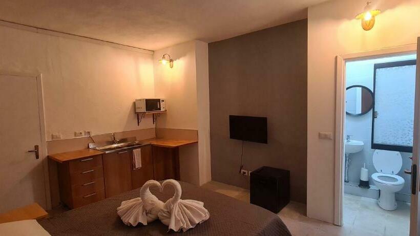 فنادق الكبسولة 3 Mini Studios In Siniscola