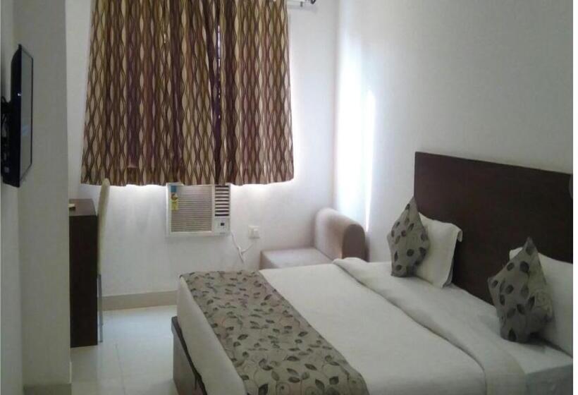 ホテル Delux Plaza By Wb Inn