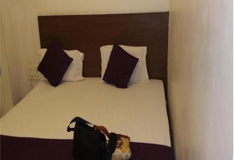 ホテル Delux Plaza By Wb Inn