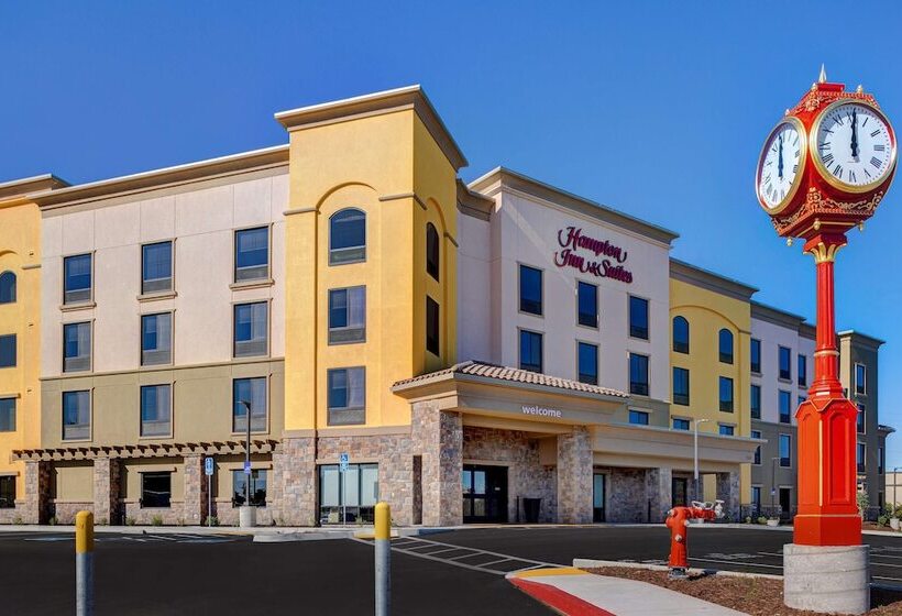 בית מלון כפרי Hampton Inn & Suites Marina