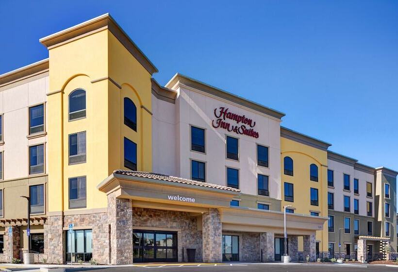 בית מלון כפרי Hampton Inn & Suites Marina