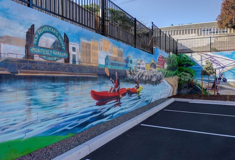 בית מלון כפרי Hampton Inn & Suites Marina