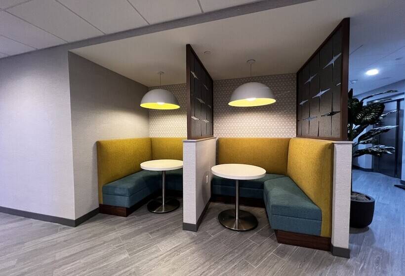 בית מלון כפרי Hampton Inn & Suites Marina