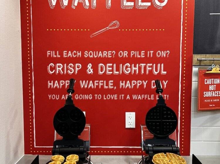 בית מלון כפרי Hampton Inn & Suites Marina