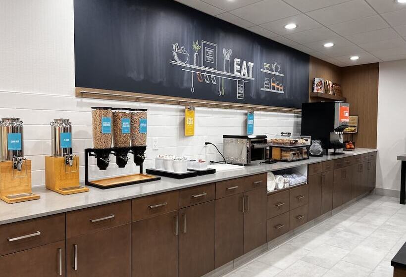 בית מלון כפרי Hampton Inn & Suites Marina