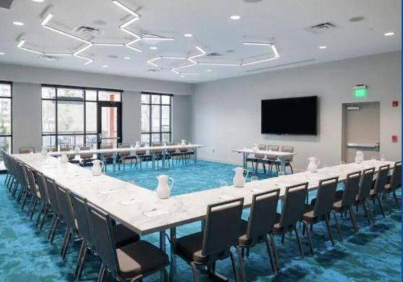 בית מלון כפרי Hilton Garden Inn Visalia, Ca