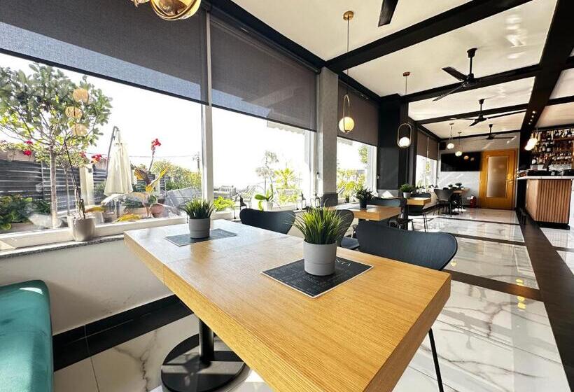 هتل La Vista Luxury Villa