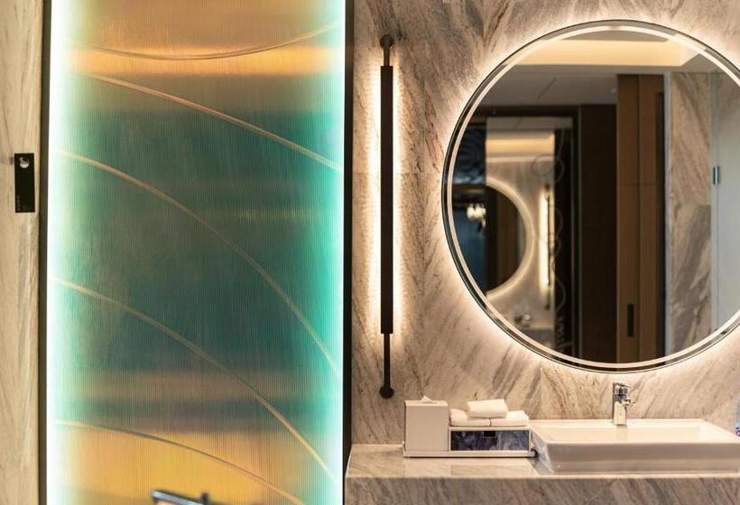 Отель Renaissance Changzhou Wujin