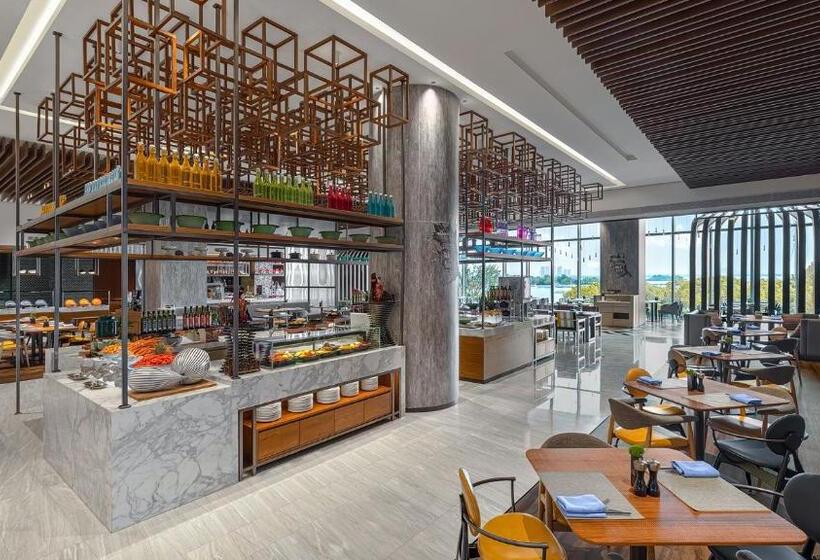 Отель Renaissance Changzhou Wujin