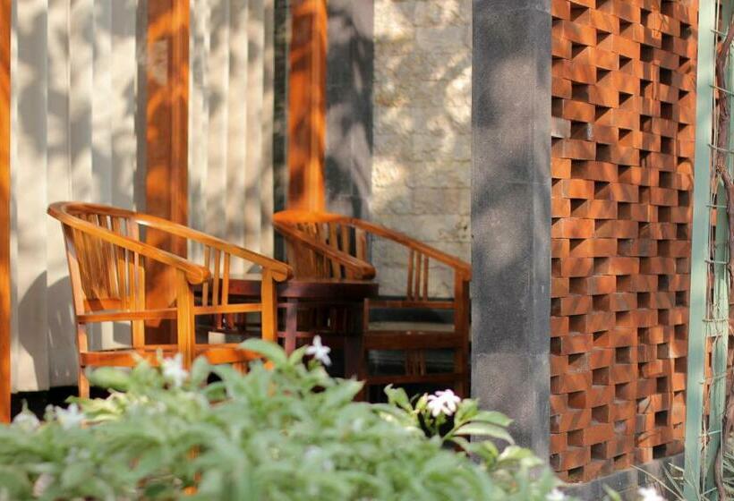 Rostika Hotel & Camping Sekumpul