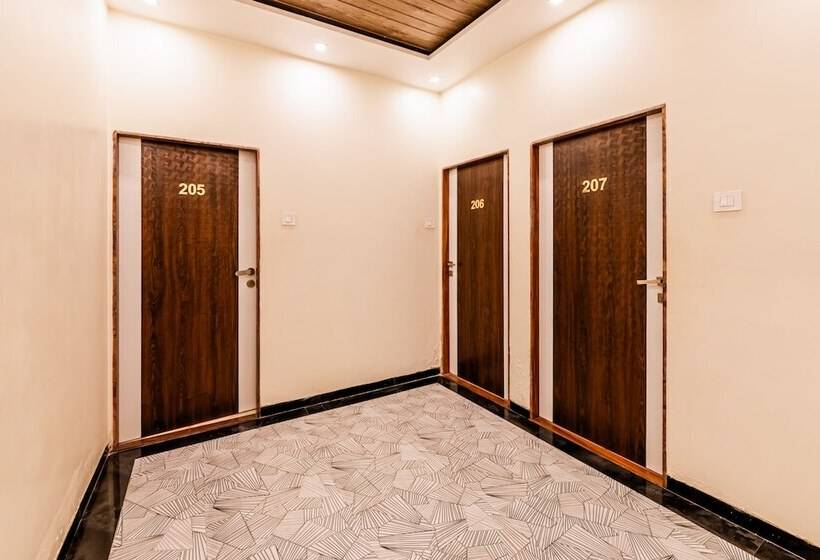 Itsy Hotels Golden Birds