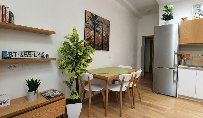 Like Home Apartment Shallvaret City Centre