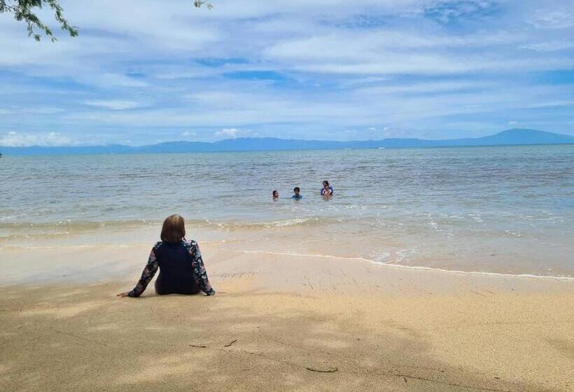 פנסיון Calatagan S Bahay Kubo   With Beach Access