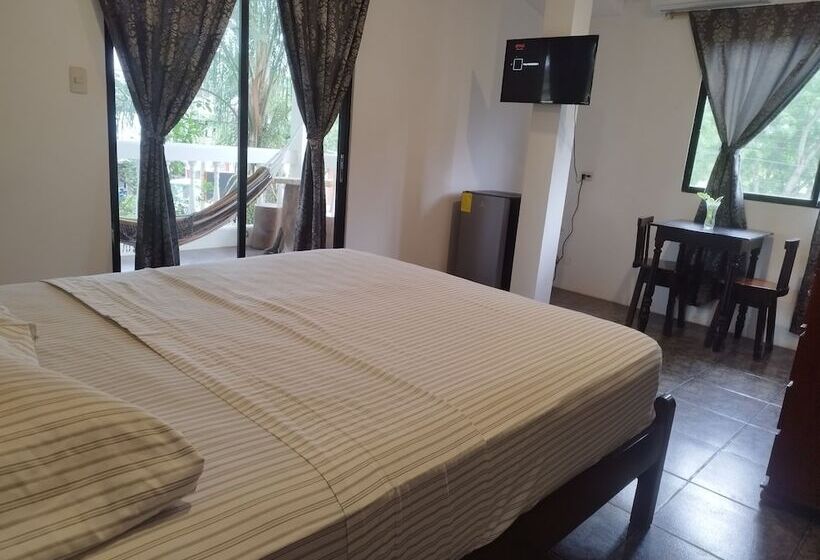 بنسيون Palmendros Hosteria