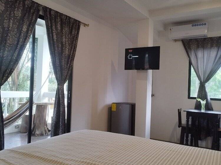 بنسيون Palmendros Hosteria